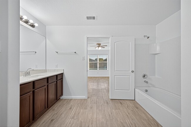 Building Photo - 6009 Cypress Ln