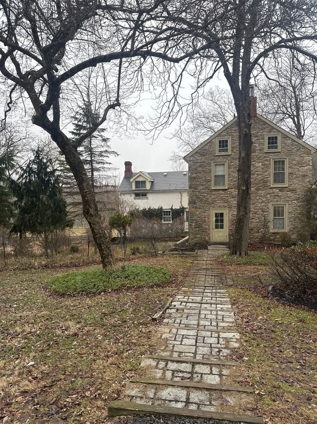 Photo - Charming Stacked stone Farm house 3 bedrooms 1 1/2 bathrooms
