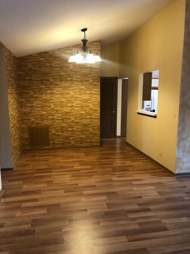 Photo - 12 Truman Ct (Streamwood, IL)