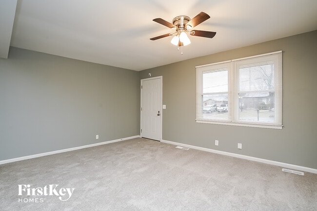 Photo - 521 Savely Dr