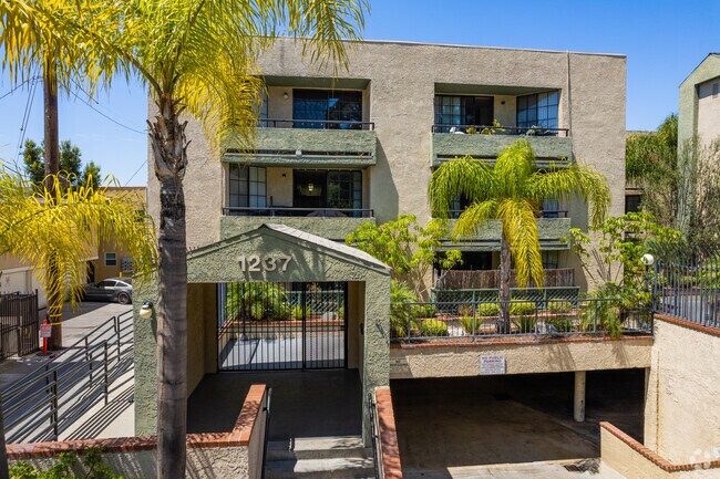 1237 E 6th St Long Beach, CA 90802