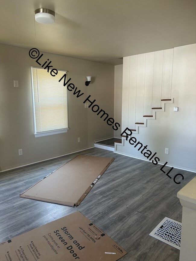 Photo - 527 Fletcher St