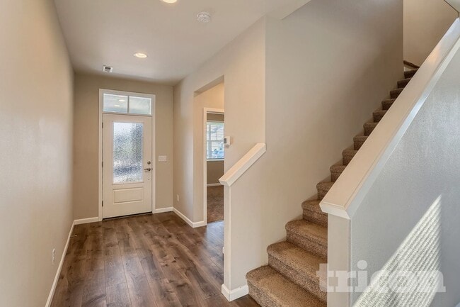 Photo - 884 Sigrist Dr E