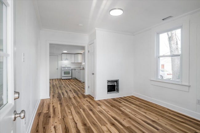 Photo - 1609 Buren St