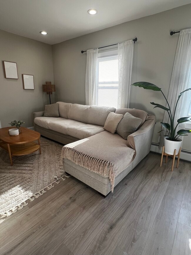 Photo - 52 Krakow St