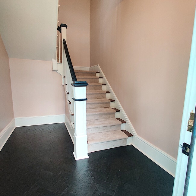 Photo - 921 E Waldburg St Unit B