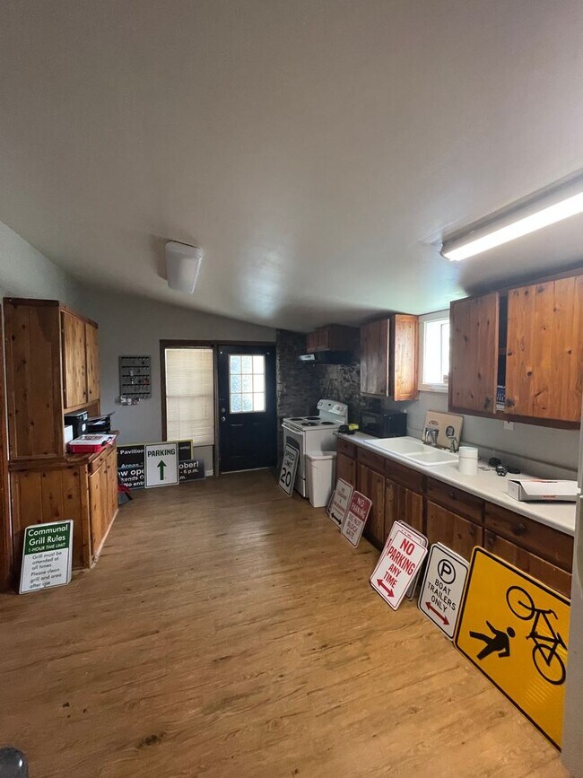 Photo - 1910 FM2673 Unit SHOP