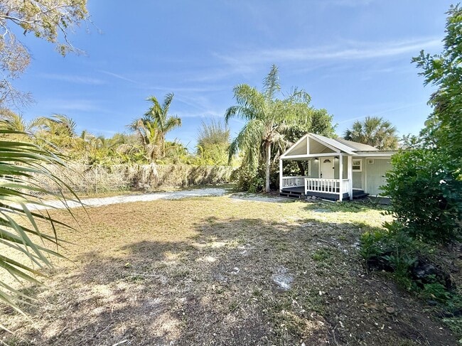 Photo - 713 Smith St