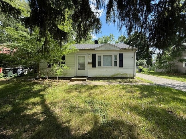 Charming Urbana Home with Spacious Backyar... - Charming Urbana Home with Spacious Backyar...