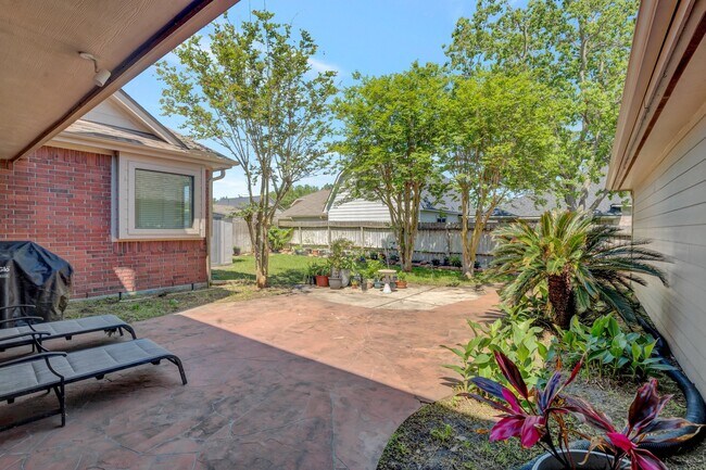 Photo - 301 Winding Oak Ln S