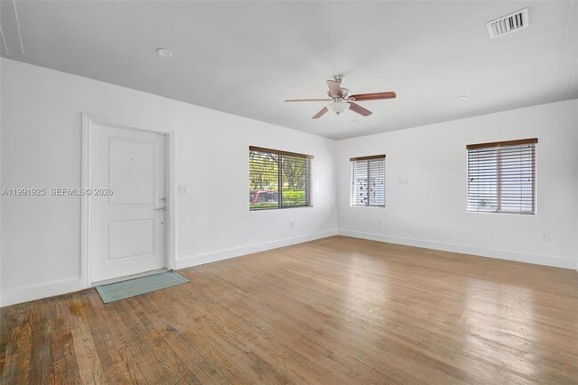 Photo - 438 Mendoza Ave