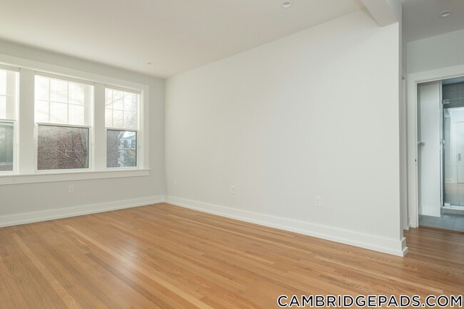 Building Photo - 17 Forest St