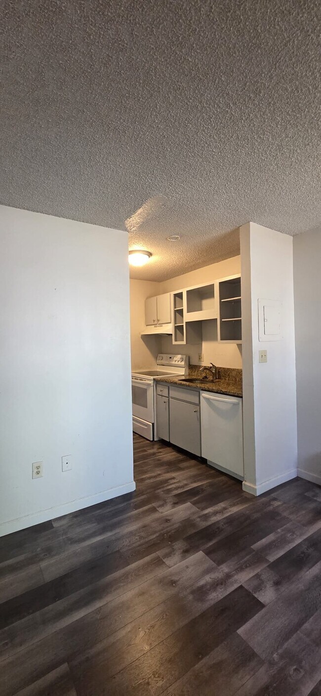 Building Photo - 5995 E Iliff Ave Unit 107