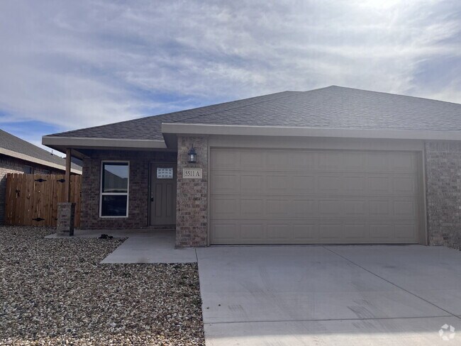 Building Photo - Cute Duplex in North Lubbock Rental