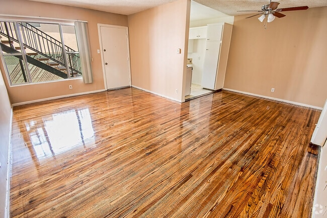 Building Photo - 917 Fedora St Rental