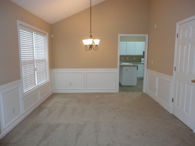 Photo - 725 Windsor Brook Ln