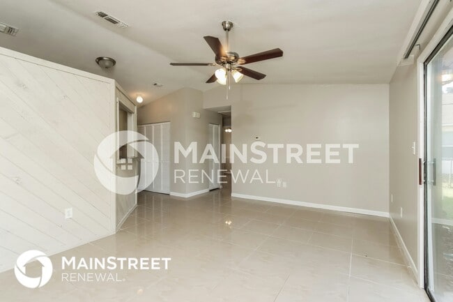 Photo - 647 Pampas St NW