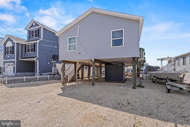 Building Photo - 128 E Dory Dr