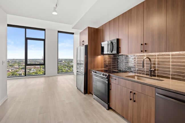 Building Photo - 1051 W Van Buren St Rental