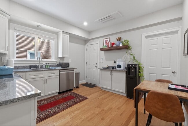 Photo - 17 Chelmsford St Unit 1