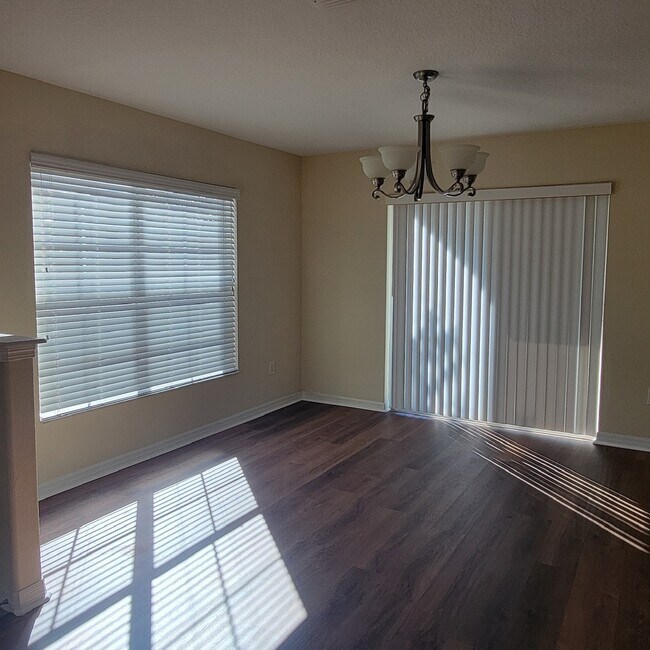 Photo - 391 Carina Cir