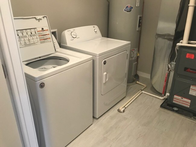 In Unit Laundry - 1649 N Maple Rd Unit 106