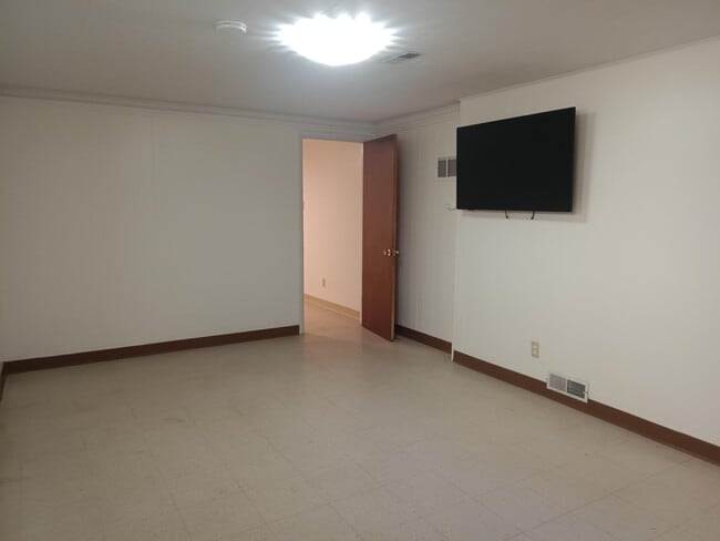 Photo - 335 W Kennedy Ave