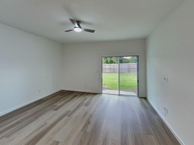 Photo - 586 Holly Lks Dr