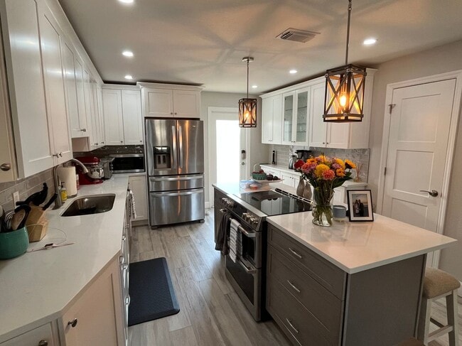 Photo - 2369 19th Ave SW Unidad B