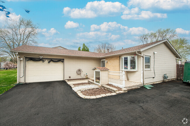 Building Photo - 810 Oakton Ave Rental
