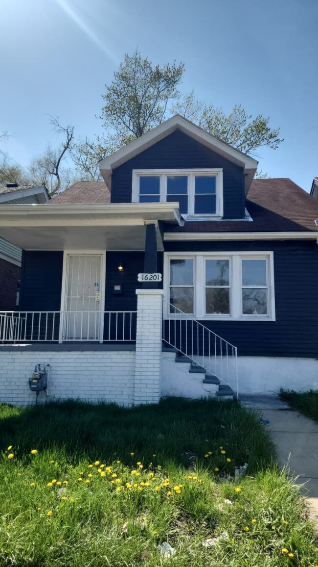 Photo - 16201 Turner St