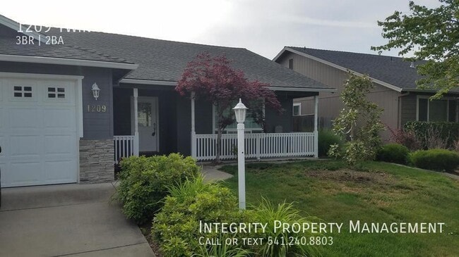 Building Photo - 1209 Twin Rocks Dr