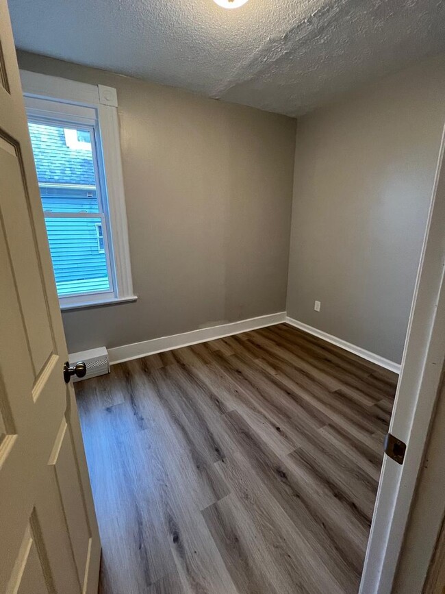 Photo - Newly Renovated 3 Bedroom Section 8 are We... Apartment Unit 1E