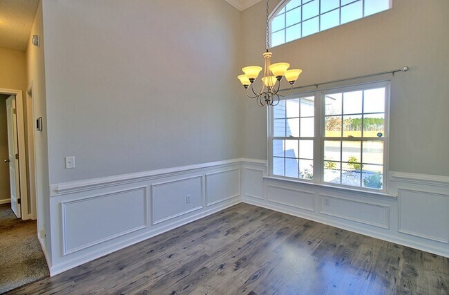 Photo - 136 Summerhill Dr NE