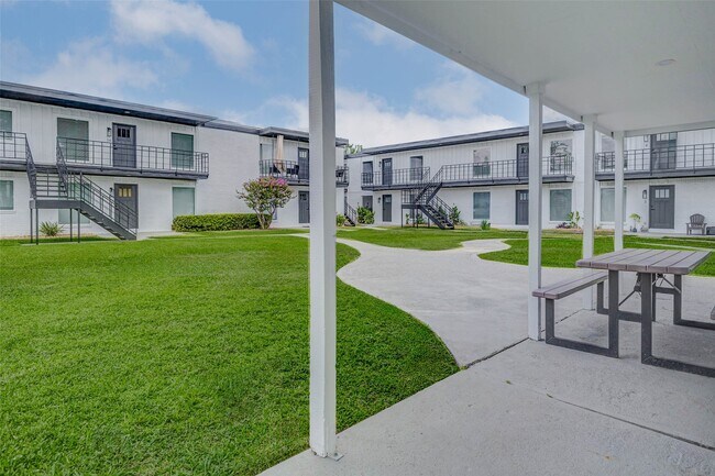 Photo - 1701 Johanna Dr Unit B