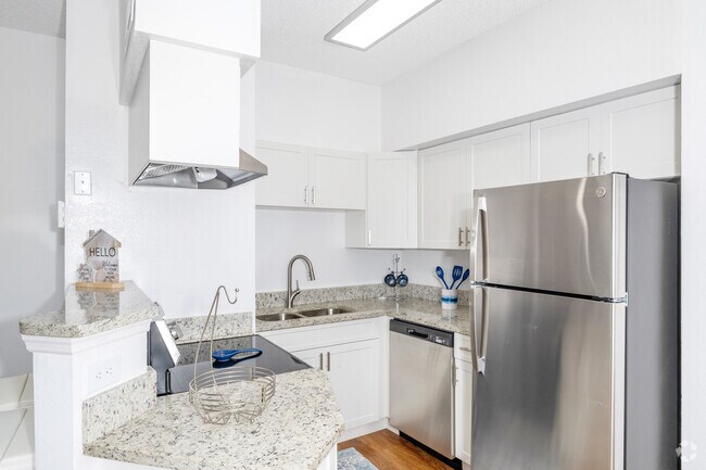 Ashling 1BR, 1BA - 750SF - Kitchen