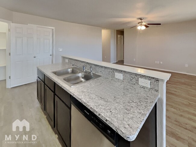 Photo - 2919 Russell Rd