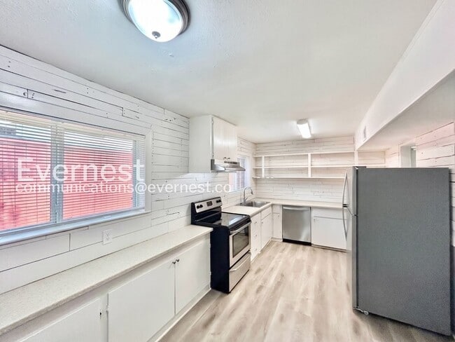 Photo - Spacious 4 Bed, 2 Bath Home with Fenced Yard & Carport / Available Now!