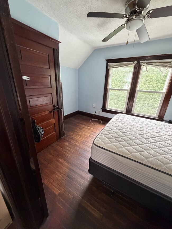 627 New St