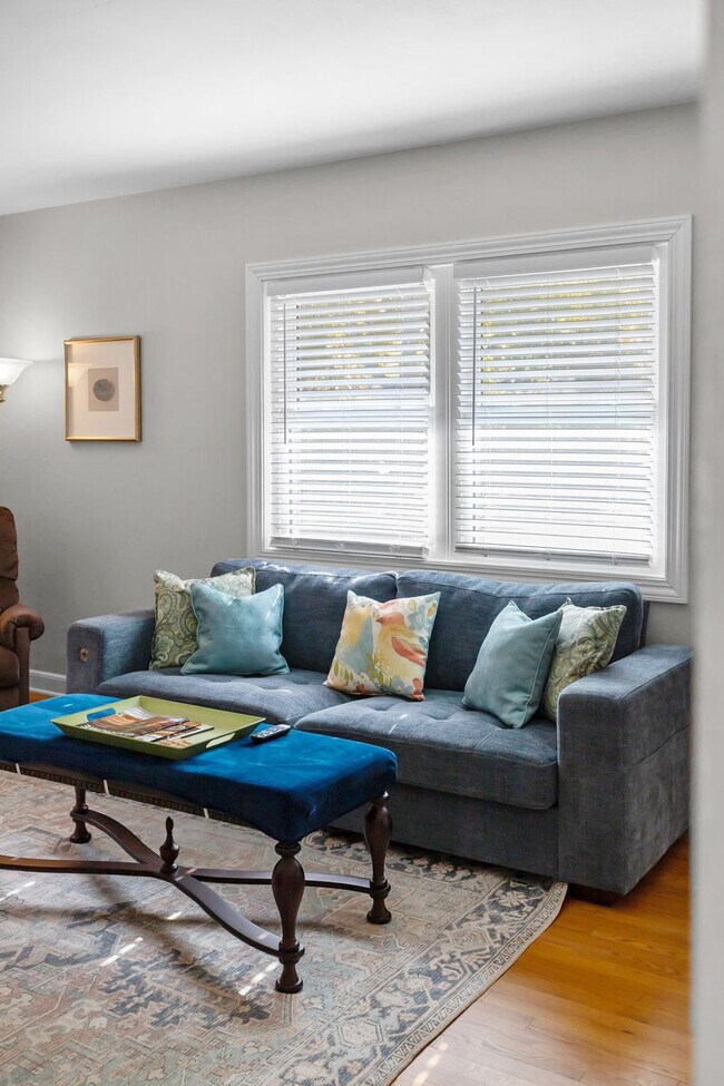 Building Photo - 810 E Pershing St