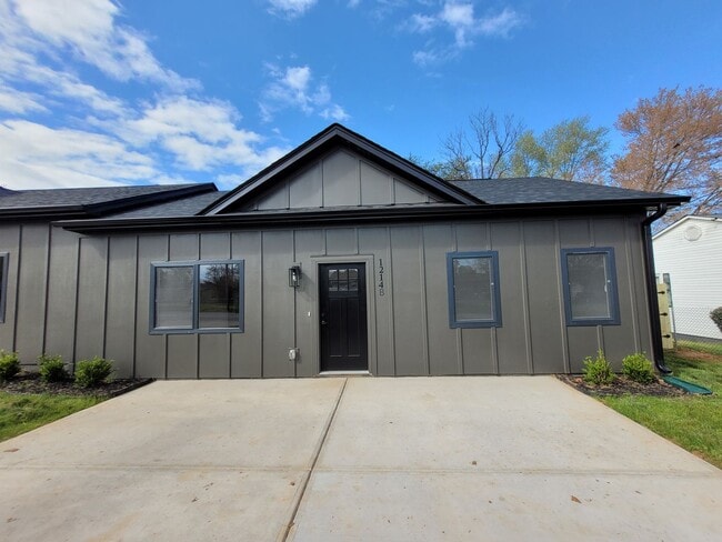 Building Photo - 1214 Pearl St Unit B