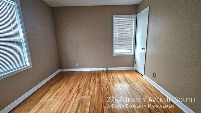 Building Photo - 2747 Jersey Ave S