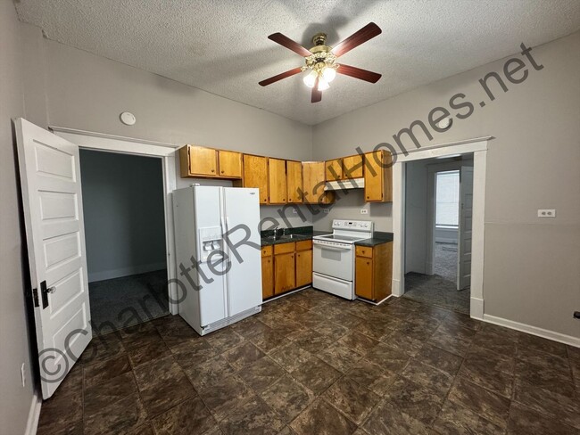 Photo - 113 E Pine St