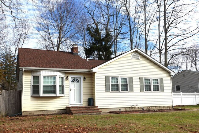 Building Photo - Updated 3 Bedroom / 2 Bath Home