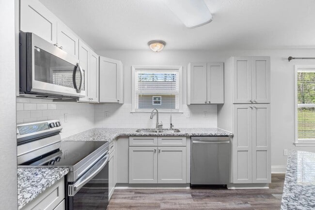 Photo - 5290 Kervin Rd