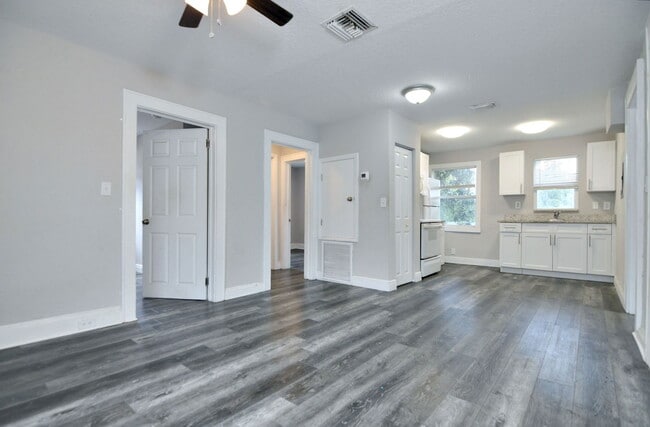 Photo - 912 Hart St