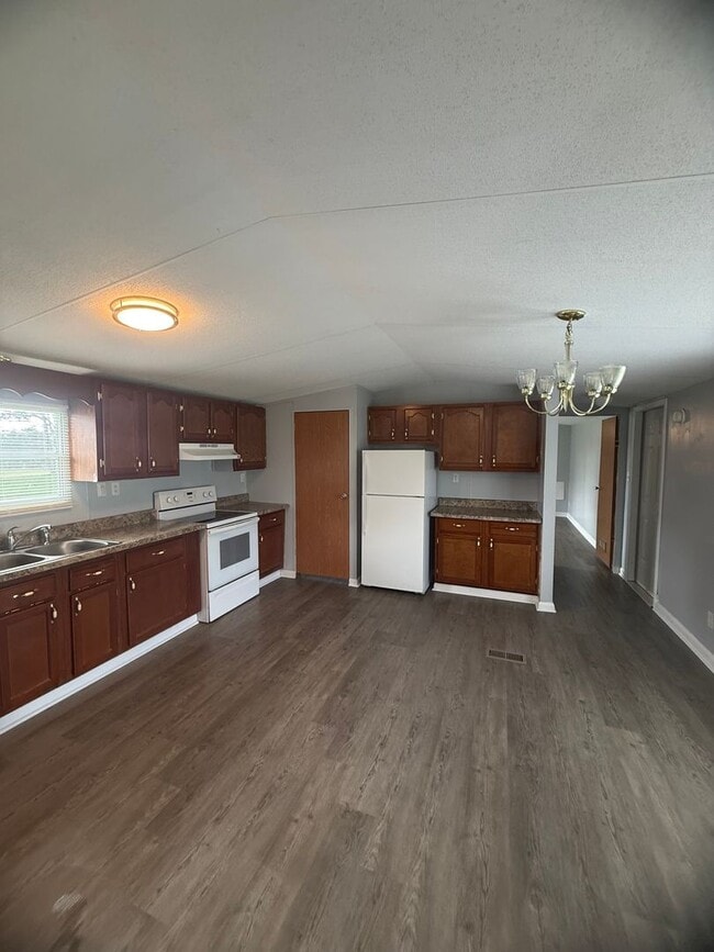 Photo - 232 White Rd