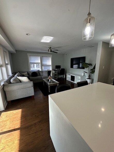 Photo - 13 Ruthven St Unit 2