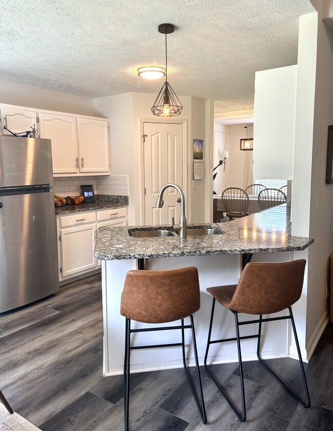 Photo - 604 Greenleaf Ave