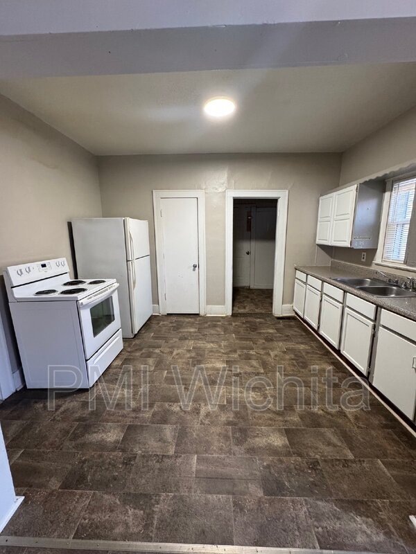 Photo - 257 N Poplar Ave